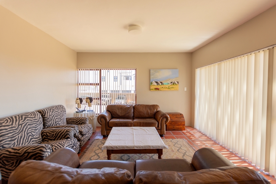 6 Bedroom Property for Sale in Middedorp Western Cape